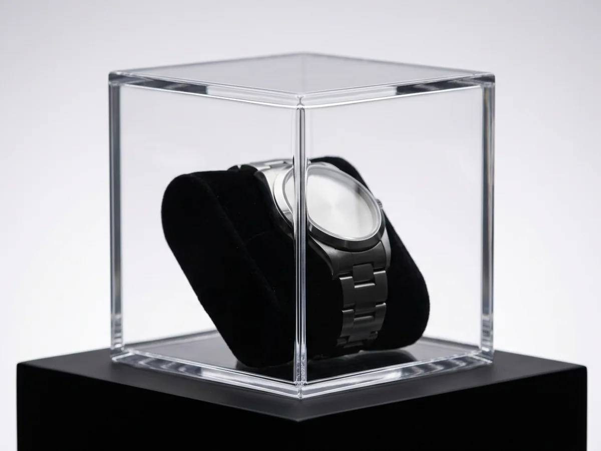 Collectible Display Cases for jewelry display