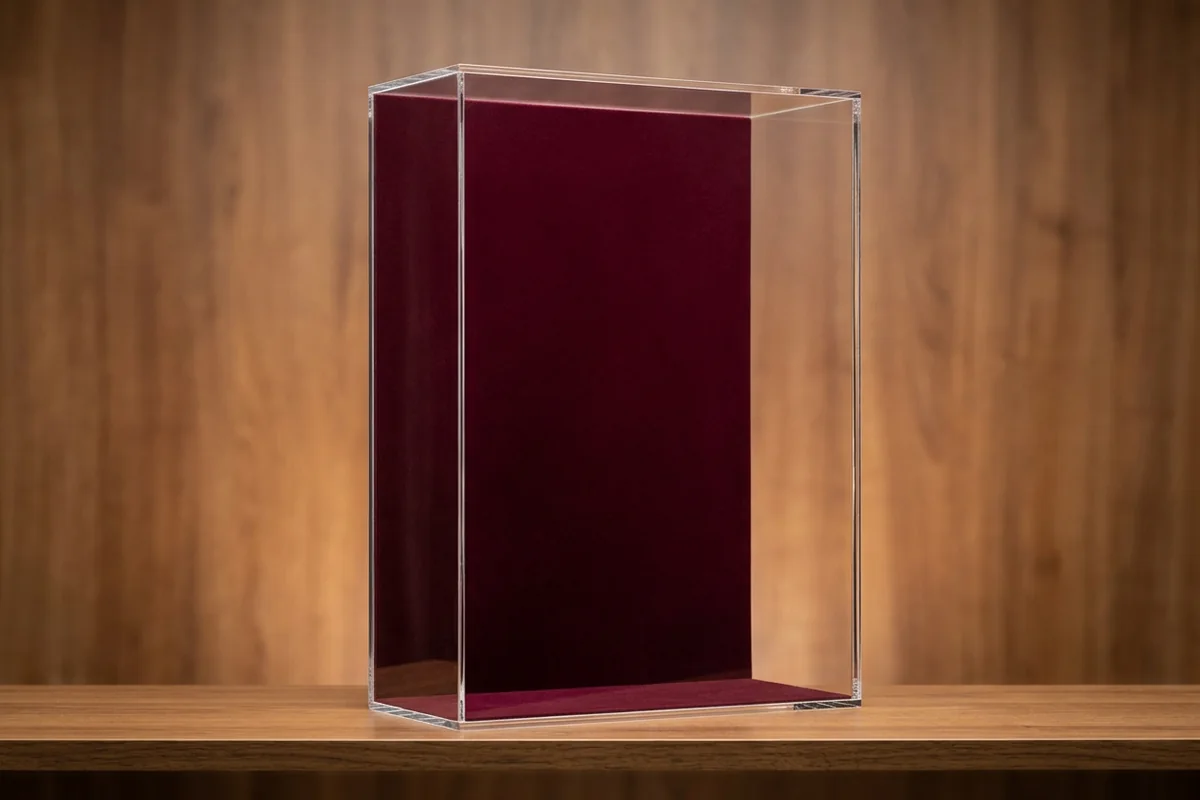 Sports Memorabilia Dealers — typical acrylic display use case