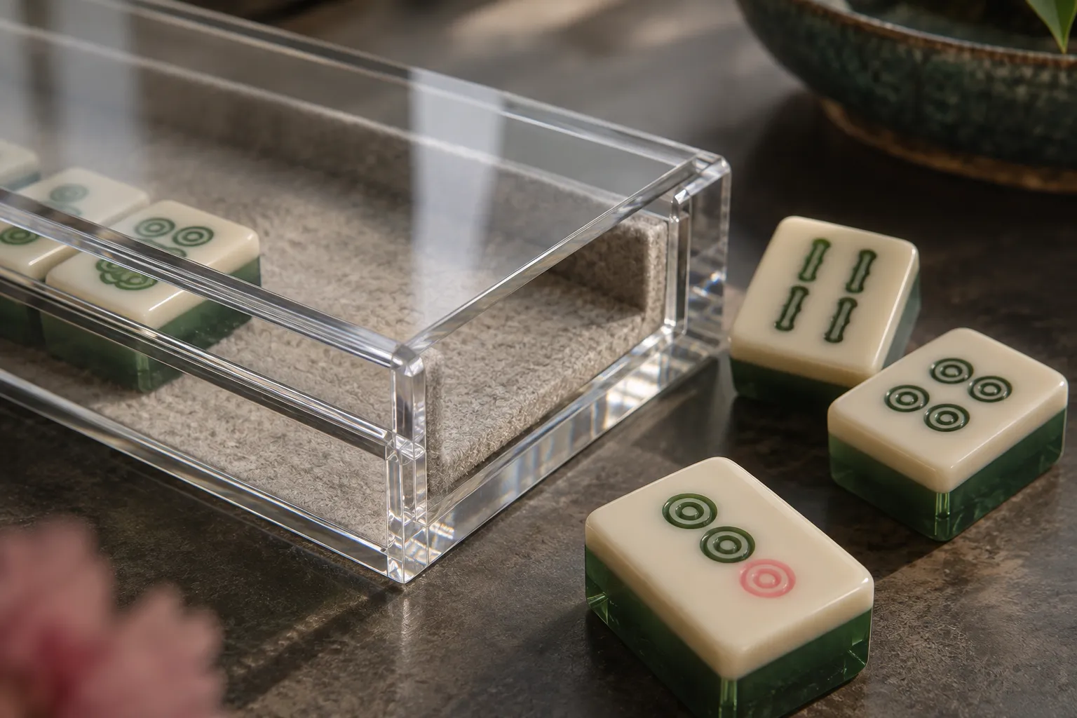Illustrative clear acrylic mahjong case detail: check lid support, usable clearance and the agreed lining.